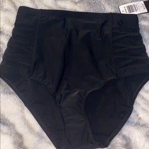 High-waisted bathing suit bottoms!!! 🖤🖤